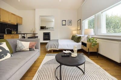 Bright North Kensington Studio with Terrace