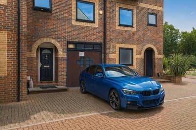Iron House - 4 Bedroom - Contractors & Families - Free Parking - Near Excel, Canary Wharf, O2, City Airport & Greenwich