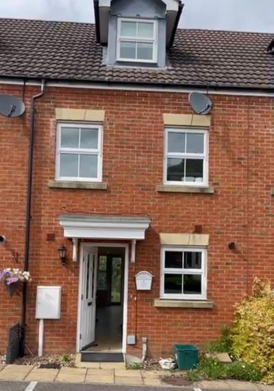 Modern 3-Bedroom Home 3 Minutes from Biggin Hill Airport - Secure Gated Community