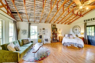 1 Mi to Downtown Eureka Springs: Studio Retreat
