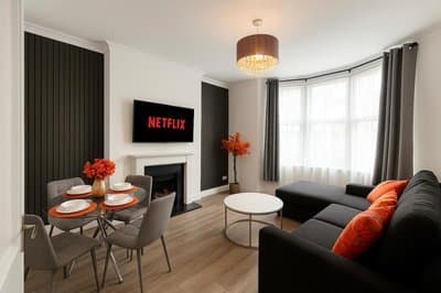Spacious 4Bedroom - 10mins to London Bridge with Parking & Garden