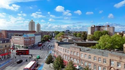 Vibrant 2-Bed Apartment 1 Min Walk to Tube Central London Base Free WiFi