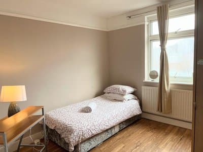 Single Bedroom in house, ideal for solo travellers work stays or visiting family locally