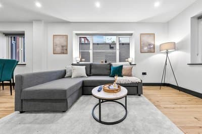 Luxury 1 Bedroom Apartment sleeps 4 with terrace 10 min to tube