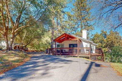 4BR Home Near Yosemite with Pool Table