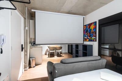 56 Movie screen and parking space! New near Paulista