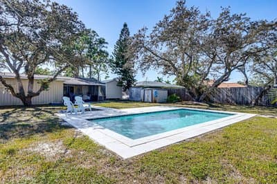 3 Mi to Barefoot Beach! Haven w/ Pet-Friendly Yard