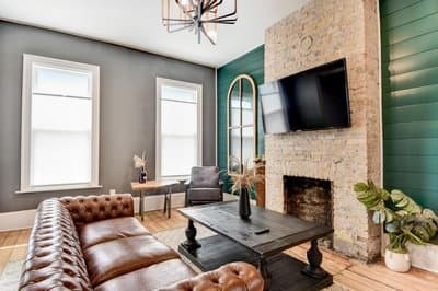 Downtown Milwaukee Area | 4BR Home | Sleeps 14