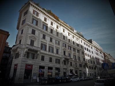 325 Rooms ai Fori