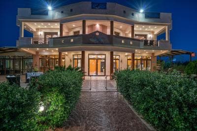Athena's Holiday Home - Ideal for large groups, by ZanteWize