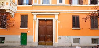 Castel Sant Angelo's Harmonious Apartment