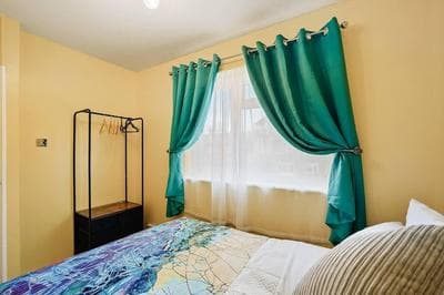 Modern 3-bed House in London Close to City Airport