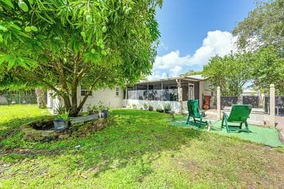 1 Mi to Dtwn Bonita Springs: Home w/ Lush Yard!