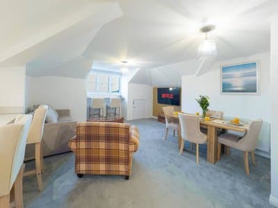 Elegant 2BR Broadstairs Coastal Escape by Adliv