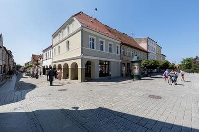 Kosciuszki Square Apartment by Renters