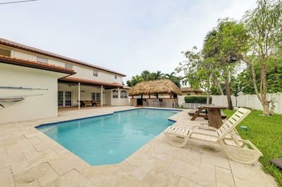 Swim, Barbecue & Game: Home 4 Mi to Pompano Beach!