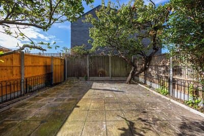 Modern 3 Bedroom House in  Stratford