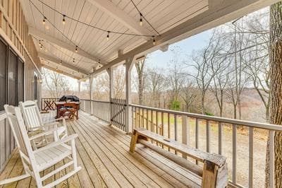 5 Mi to Beaver Lake: Family Cabin w/ Game Room