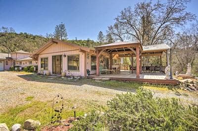 Gorgeous Oakhurst Retreat w/ Swimming Hole!