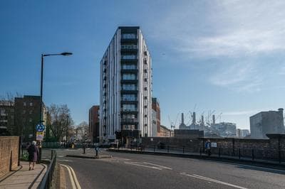 Modern Family Home close to Victoria Station