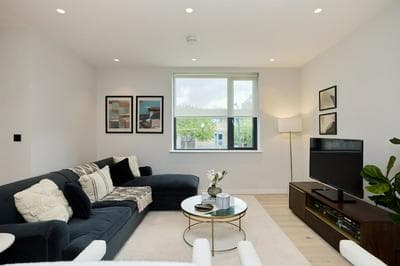 The Brondesbury Place - Bright 2bdr Flat With Balcony Parking