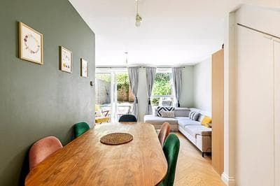 Stylish Islington Garden Flat Sleeps Four