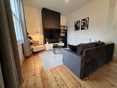 Fulham Tranquil 2BD King Bed Home w/ Parking & Gdn