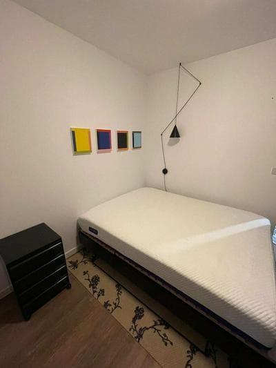 Sleek & Stylish 1BD Flat With Balcony - Old Street