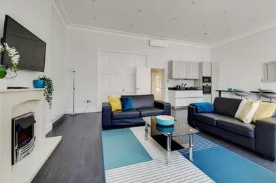 Beautiful One Bedroom Apartment With Balcony AC