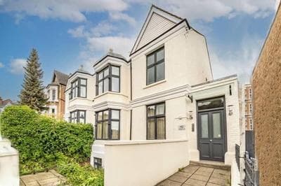 1 Bedroom Flat in Well Connected Part of London