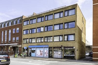 1-bed Apartment: Close to Wimbledon Station