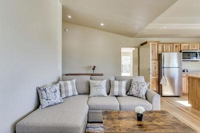 Comfy Oakhurst Duplex Near Hiking & Sightseeing!