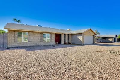 Pool, Patio & Fireplace: Glendale Oasis!