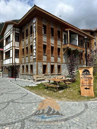Ayder Altiparmak Suit