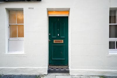 Liverpool Street 2BR City Apartment