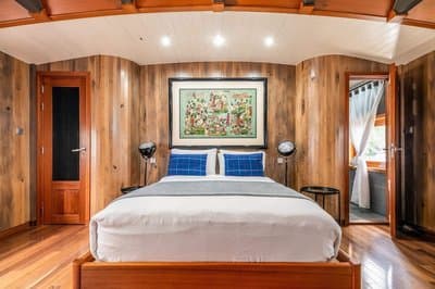 Luxury Canary Wharf House Boat