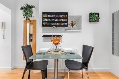 Serviced Studio Flat in Paddington London W2