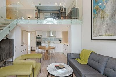 The Artists Hideaway-2 bed Mezzanine in Paddington - by Out of Office Lifestyle