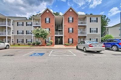 Elegant Fayetteville Condo: 8 Mi to Downtown!