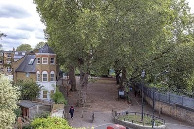 Pet-friendly Fulham 1-bed Apt, 2 Mins to Tube