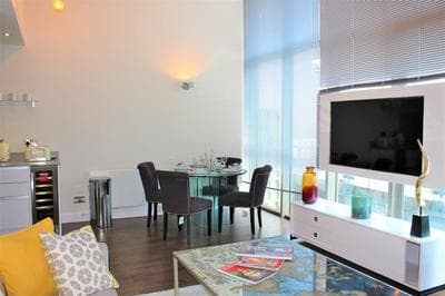 One Bed Penthouse Apartment in City Road