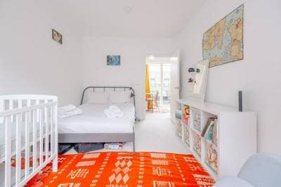Bright 2 Bedroom Maisonette Near Stratford