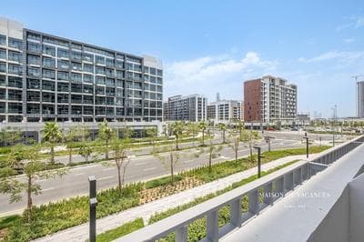 Large Balcony Studio 10 Minutes From Dubai Mall