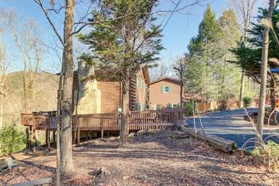Family-friendly Ellijay Cabin w/ Studio & Mtn View