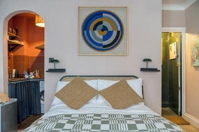 Charming Studio moments from Portobello