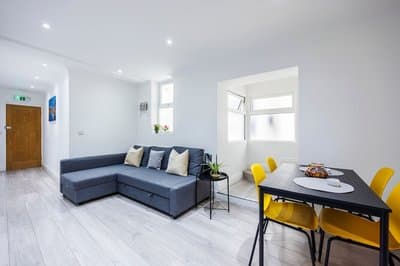 3 Bed 3 Bathroom Flat in Kensington A