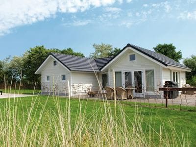 Luxurious, 2 Bathroom Holiday Home, 1,5 km From the Beach