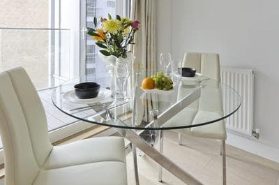 Spacious Flat Near South Bank by Underthedoormat