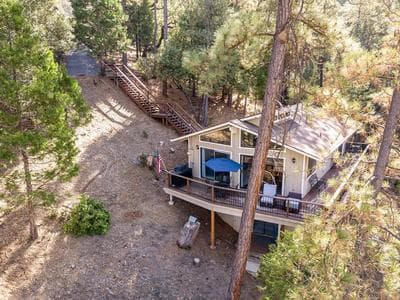 Creekside Hideaway - Spacious Home Hidden in Trees by Yosemite Region Resorts