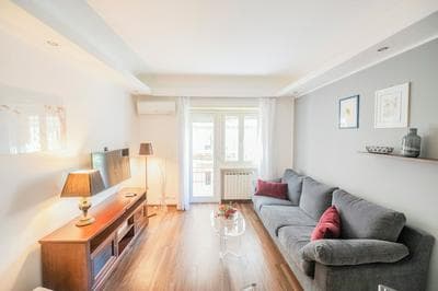 Lovely Design Apartment With Balcony 